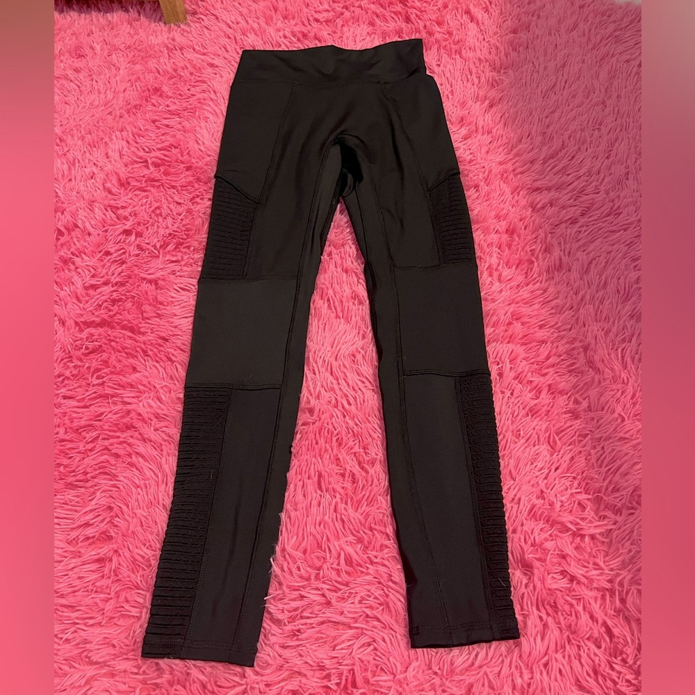 Black Fabletics leggings With POCKETS